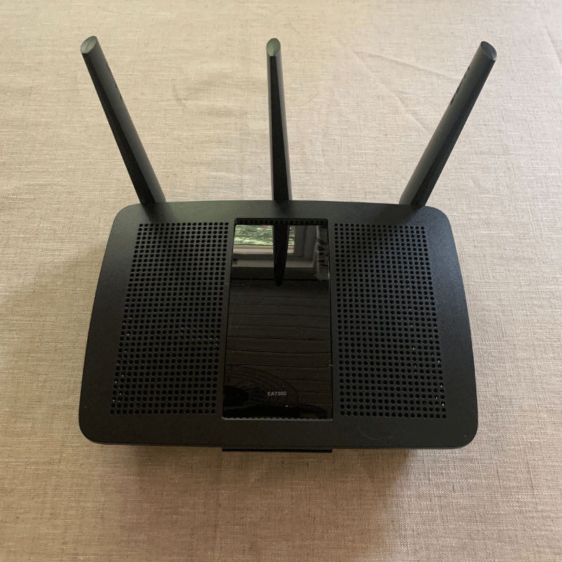Linksys EA7300 front